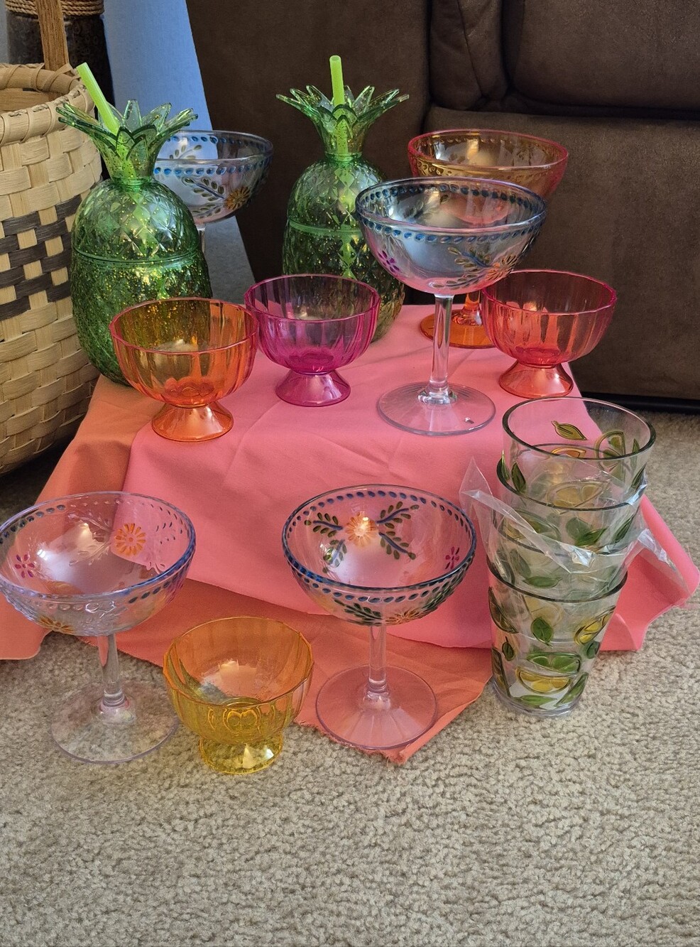 ASSORTED PLASTIC DRINKWARE FOR SUMMER PARTIES & GET TOGETHERS. NEW WITHOUT TAGS